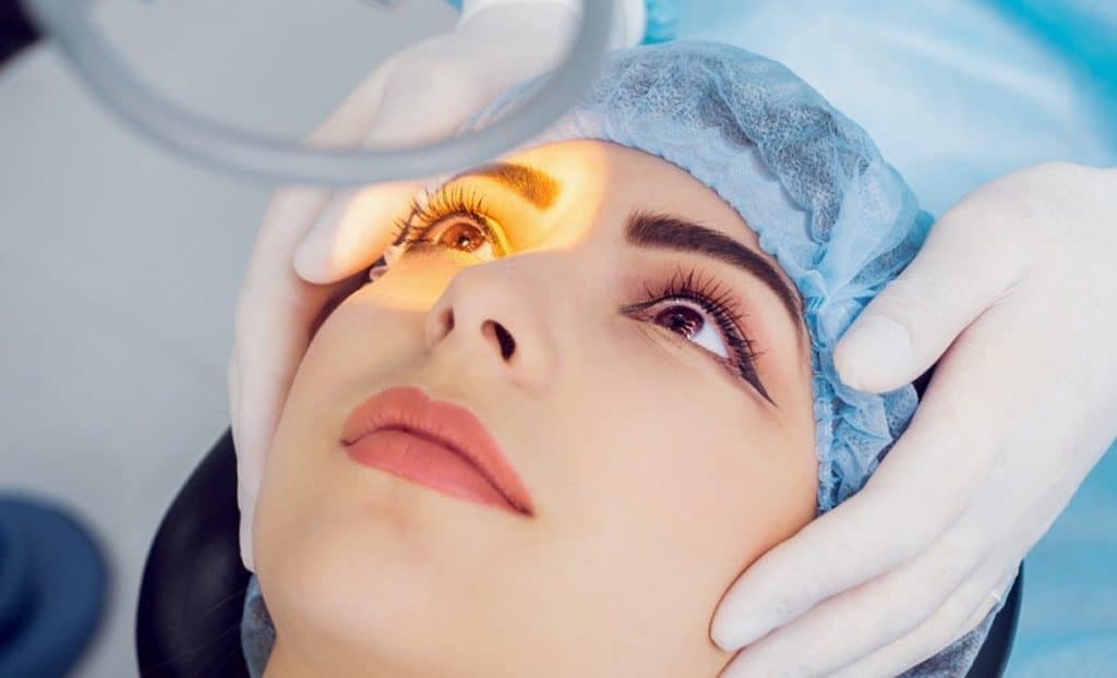 Phẫu thuật mắt LASIK là gì? - quy trình thực hiện và hồi phục sức khỏe